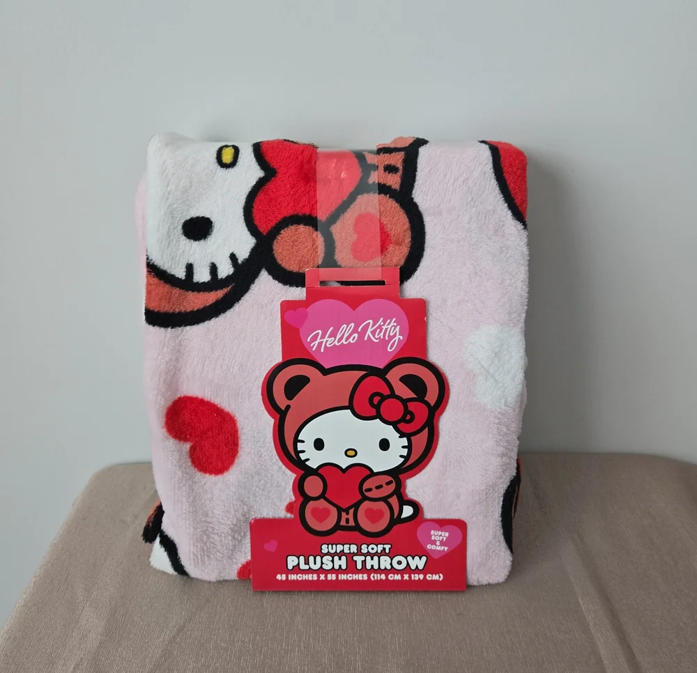 Hello Kitty Super Soft Plush Throw – 45” x 55” Heart & Kitty Design
